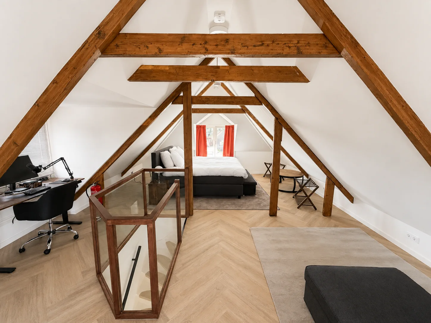Slaapkamer — boxspring en zithoek