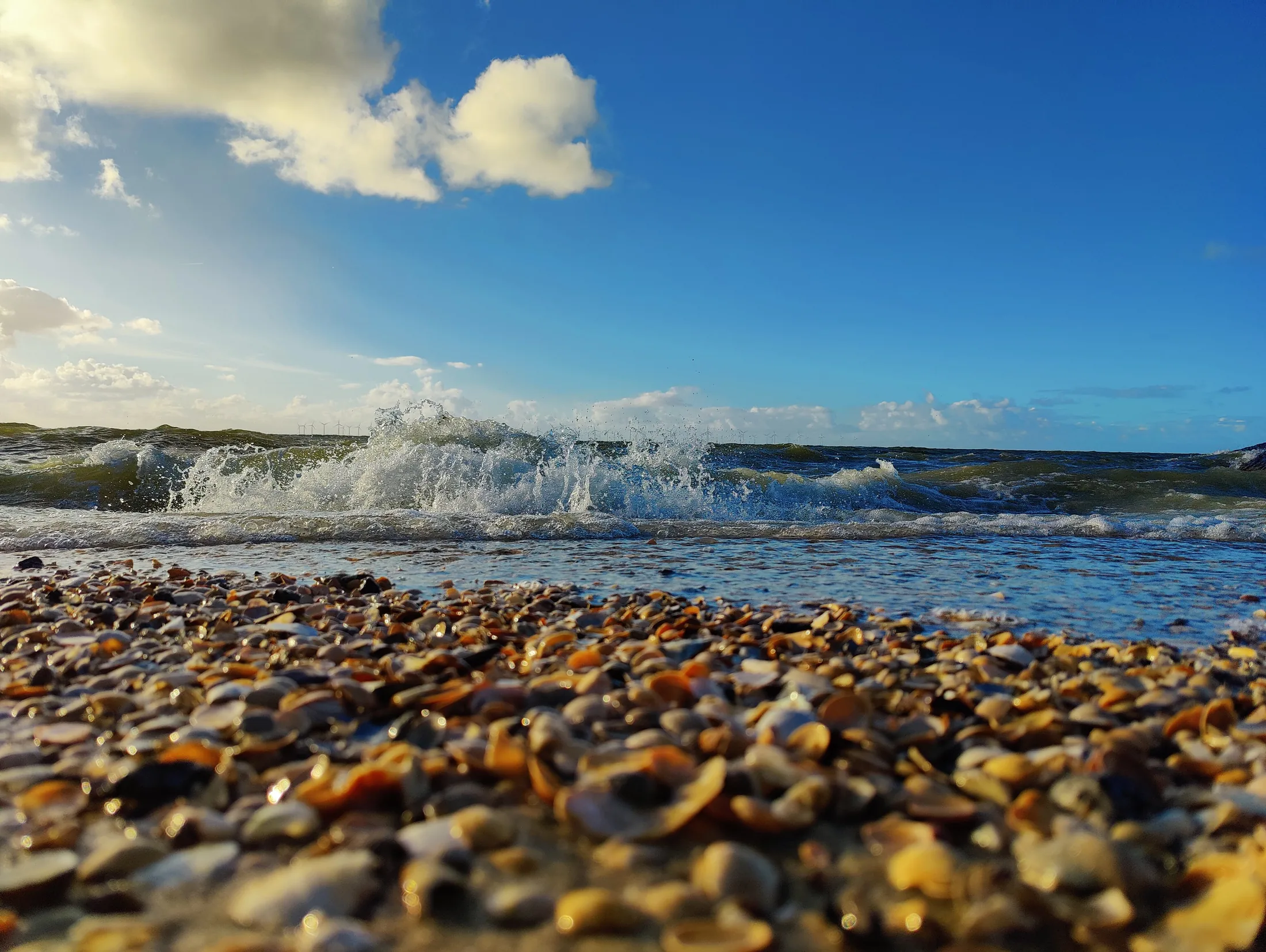 Kiezelstrand aan het IJsselmeer