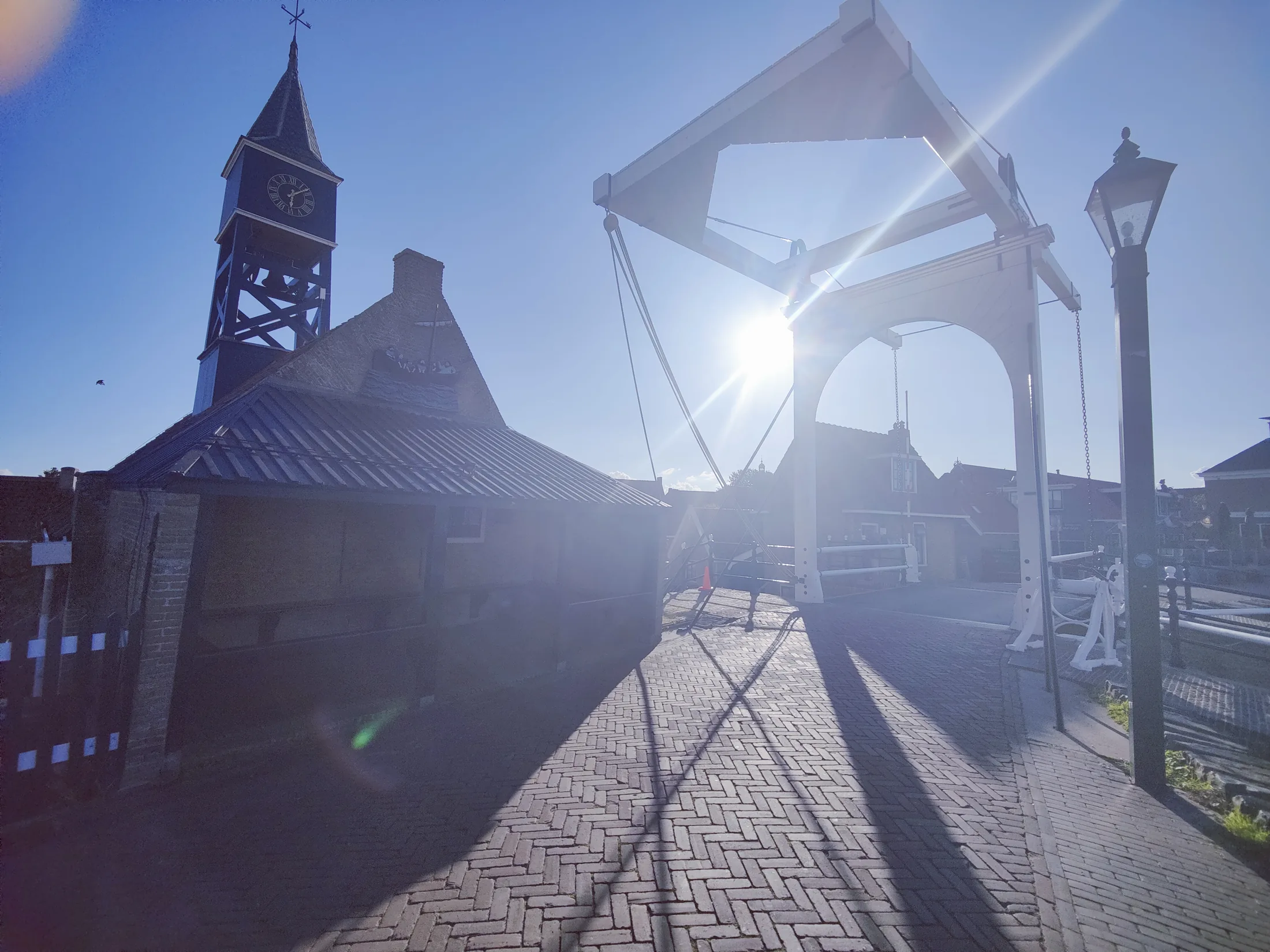 Zonlicht bij de oude haven van Hindeloopen