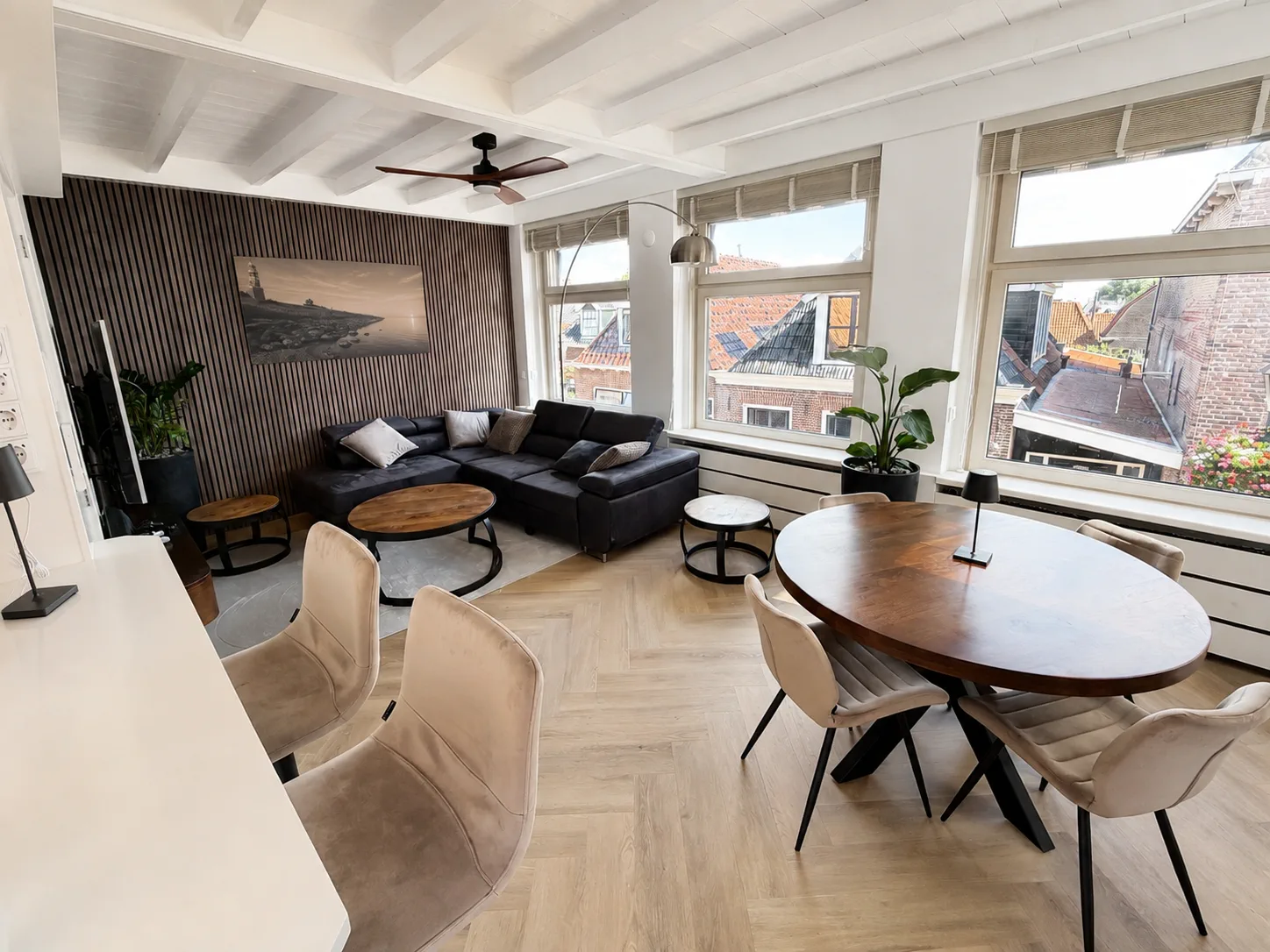 Woonkamer — eethoek met uitzicht